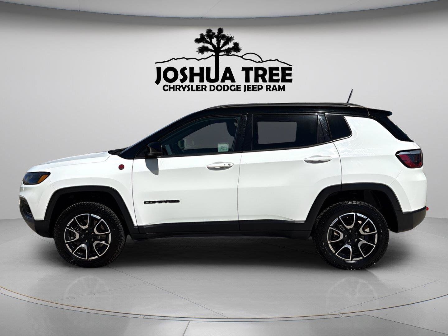 Used 2024 Jeep Compass Trailhawk AWD/4WD image 4