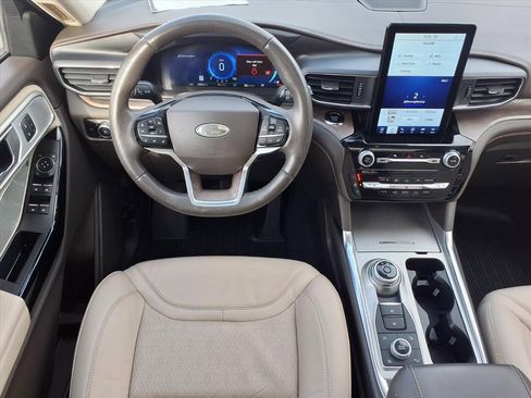 Certified 2023 Ford Explorer Platinum w/ Technology Package image 6