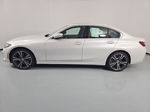 Certified 2024 BMW 330i xDrive Sedan w/ Convenience Package image 3