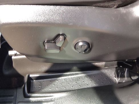 Certified 2025 Chrysler Pacifica Select FWD image 17