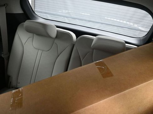 Certified 2025 Kia Sorento S w/ Panoramic Sunroof Package image 32