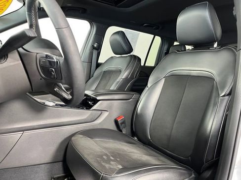 Used 2023 Jeep Grand Cherokee L Laredo image 14