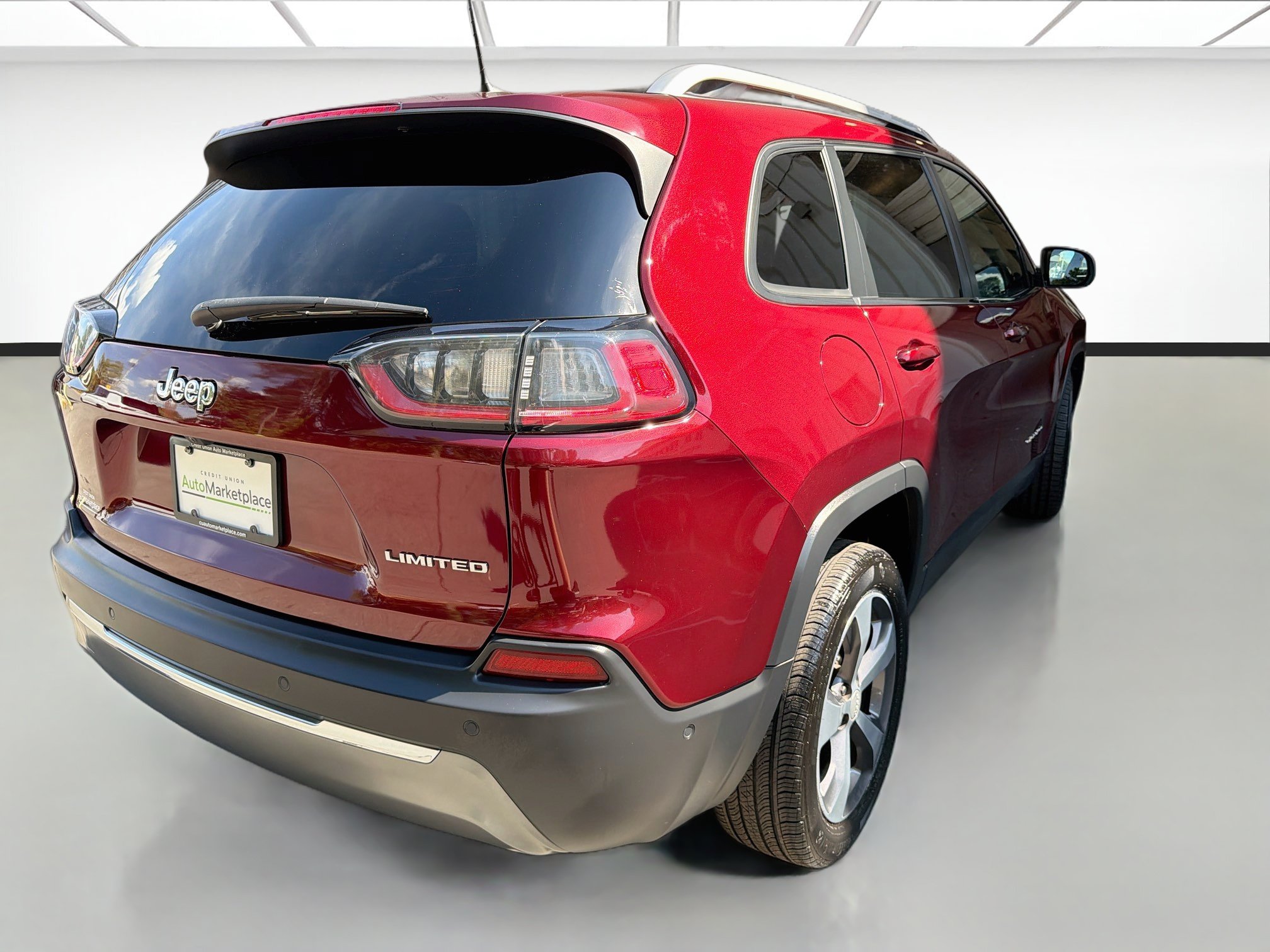 Used 2019 Jeep Cherokee Limited w/ Luxury Group FWD image 6