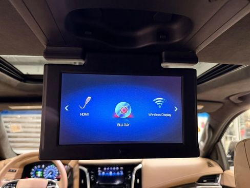 Used 2019 Cadillac Escalade Platinum image 35