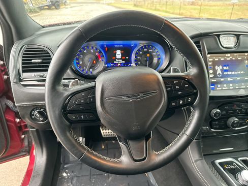 Used 2023 Chrysler 300 C image 14