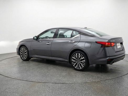 Used 2025 Nissan Altima 2.5 SV FWD image 6