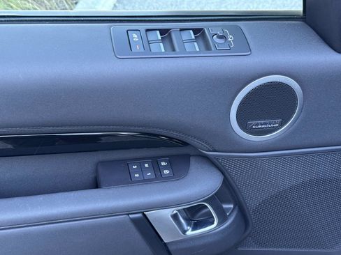 Certified 2025 Land Rover Discovery S image 20