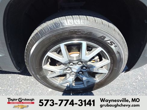 Used 2023 GMC Acadia SLE w/ Driver Convenience Package FWD image 10