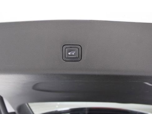 Used 2018 Chevrolet Traverse Premier AWD/4WD image 17