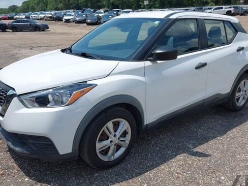 Used 2020 Nissan Kicks S FWD image 2