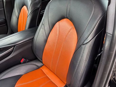 Used 2020 Toyota Avalon XLE image 18