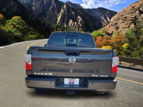 Used 2019 Nissan Titan SV w/ SV Convenience Package AWD/4WD image 4