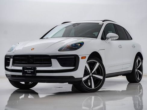 Certified 2026 Porsche Macan AWD/4WD image 1