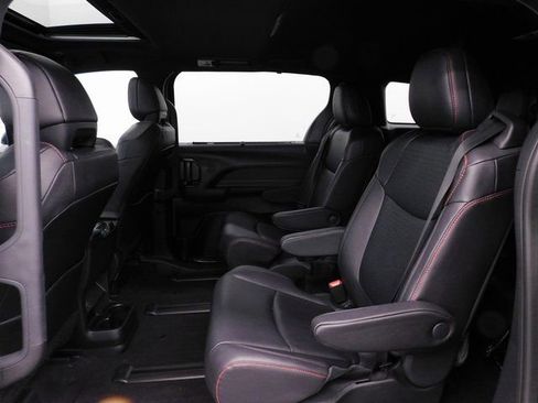 Used 2025 Toyota Sienna XSE image 26