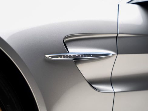 Used 2025 Aston Martin V8 Vantage Coupe RWD image 24