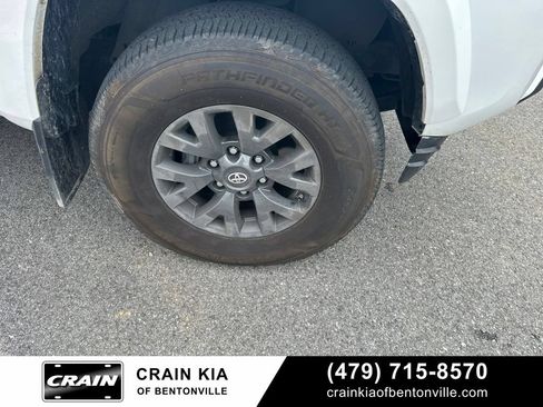 Used 2020 Toyota Tacoma SR5 RWD image 9