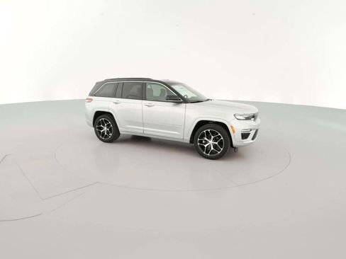 New 2025 Jeep Grand Cherokee Summit image 15