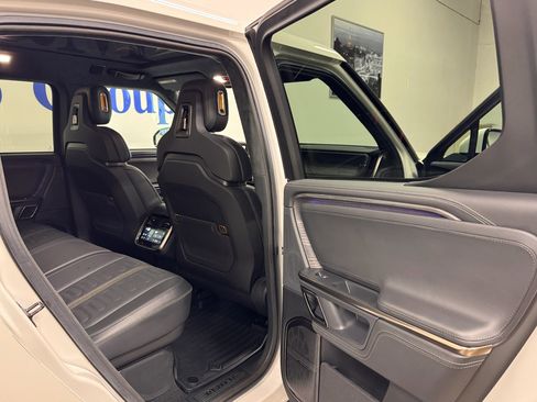 Used 2022 Rivian R1T Adventure image 17