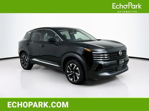 Used 2025 Nissan Kicks SV AWD/4WD image 1