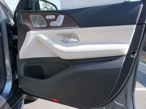 New 2026 Mercedes-Benz GLS 450 4MATIC image 40