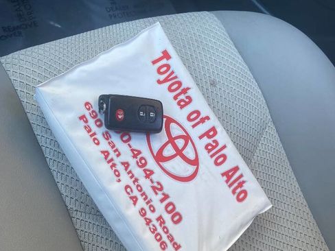 Used 2013 Toyota RAV4 EV image 23