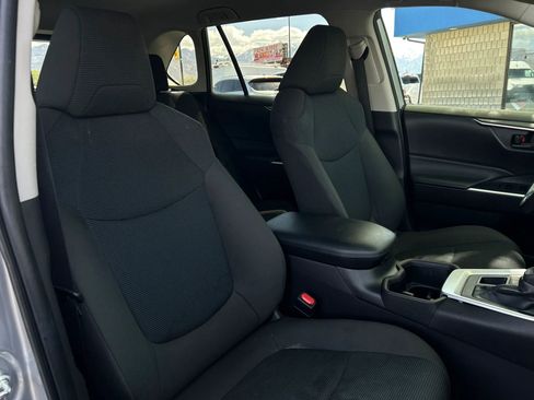 Used 2022 Toyota RAV4 LE image 11