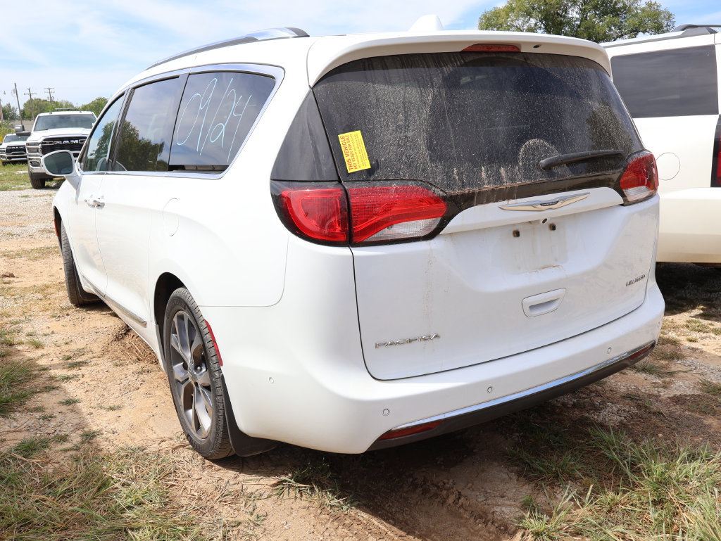 Used 2017 Chrysler Pacifica Limited w/ Advanced Safetytec Group FWD image 22