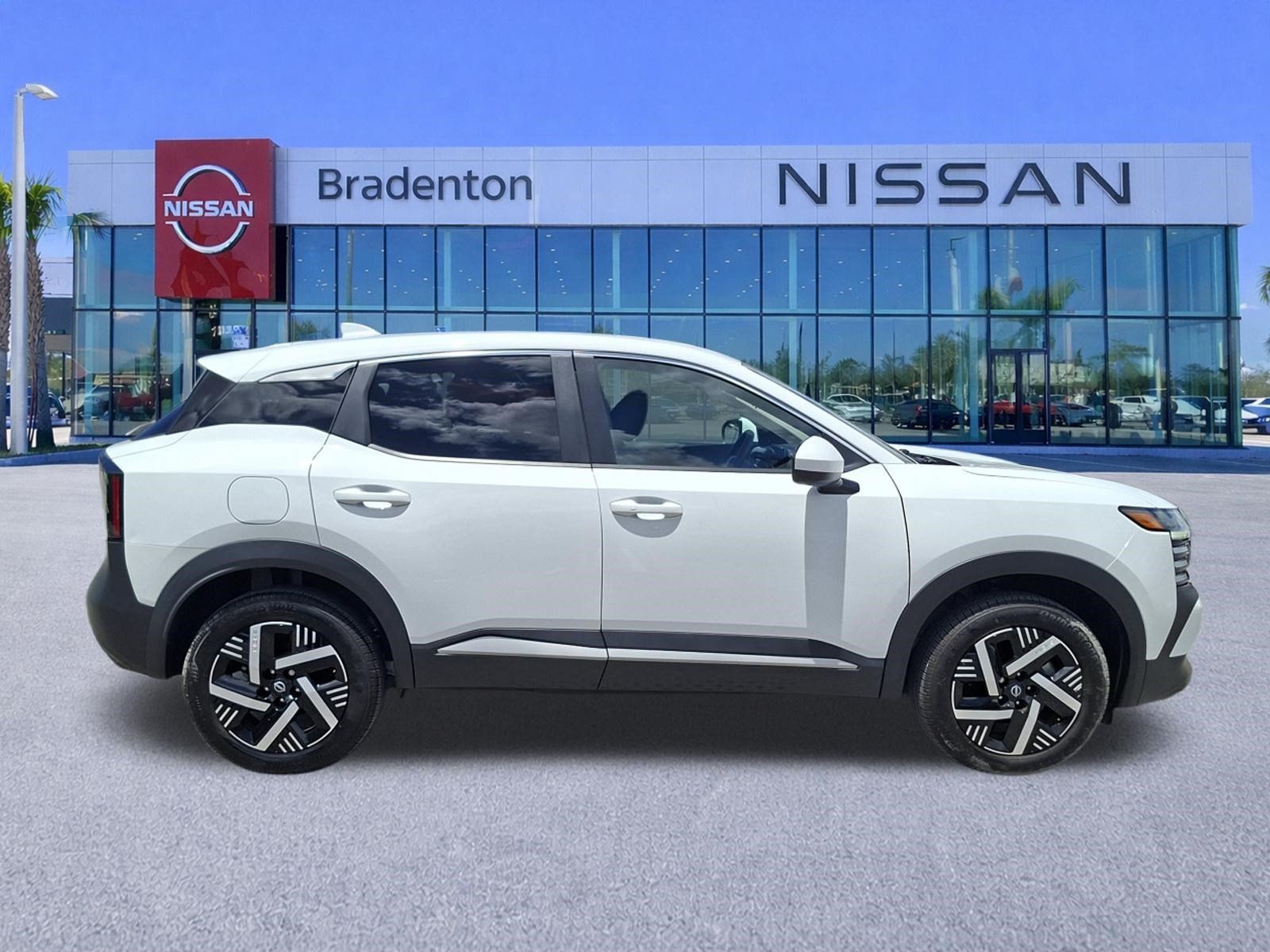 Certified 2025 Nissan Kicks SV FWD image 4