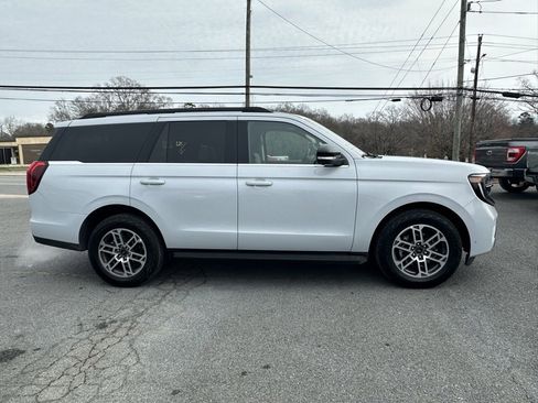 Used 2025 Ford Expedition Active image 10