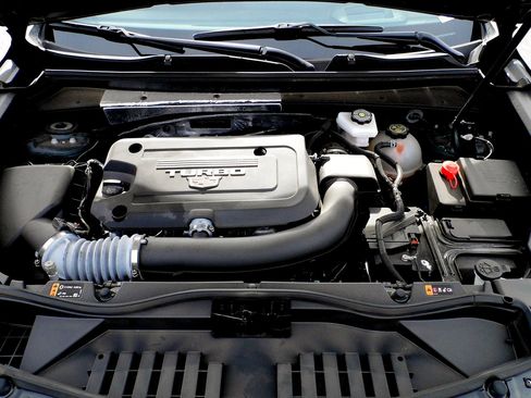 Used 2024 Cadillac XT4 Sport image 25