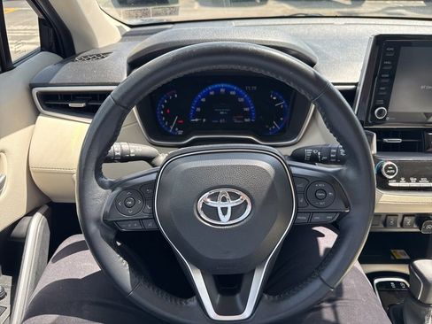 Used 2022 Toyota Corolla Cross XLE w/ Convenience Package AWD/4WD image 11
