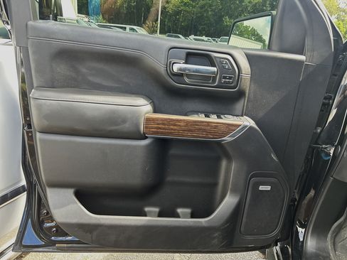 Used 2021 Chevrolet Silverado 1500 High Country w/ Technology Package AWD/4WD image 9