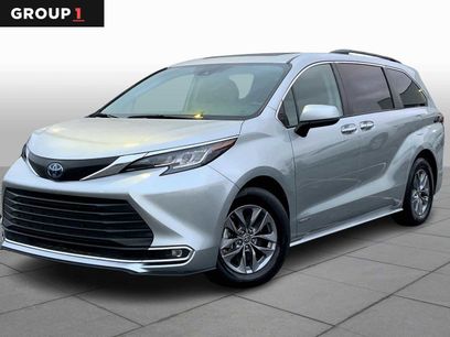 Used 2021 Toyota Sienna XLE