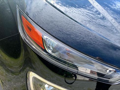 Used 2025 Hyundai Venue SEL FWD image 28