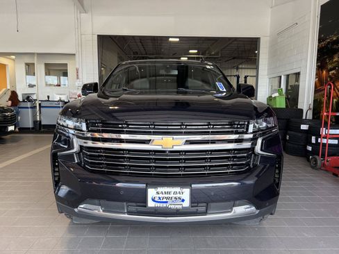 Used 2022 Chevrolet Tahoe LT w/ Luxury Package AWD/4WD image 2