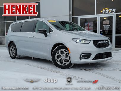 Used 2024 Chrysler Pacifica Limited w/ Trailer Tow Group