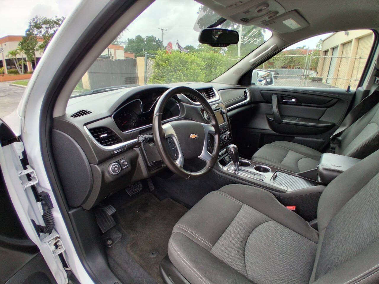 Used 2017 Chevrolet Traverse LT FWD image 13