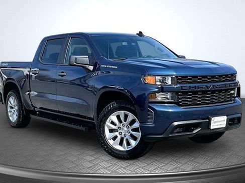 Used 2019 Chevrolet Silverado 1500 Custom w/ Custom Value Package image 3