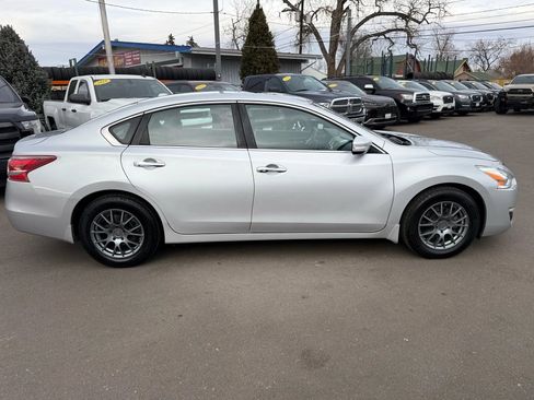 Used 2013 Nissan Altima 3.5 SV w/ Navigation Pkg FWD image 10