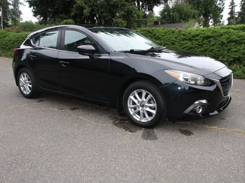 Used 2014 MAZDA MAZDA3 i Touring w/ Moonroof Package 1 FWD image 2