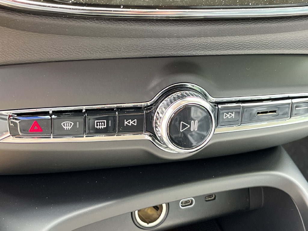 New 2026 Volvo XC40 B5 Core w/ Climate Package AWD/4WD image 18