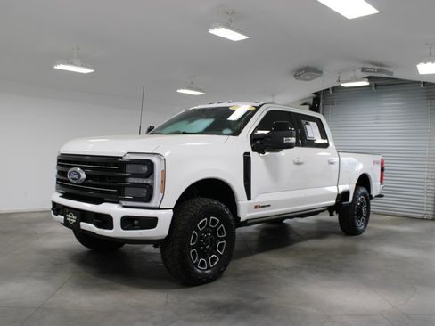 Used 2025 Ford F250 Platinum AWD/4WD image 4