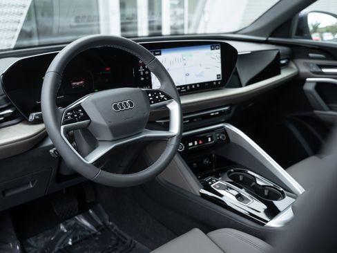 New 2025 Audi Q5 Premium Plus image 10