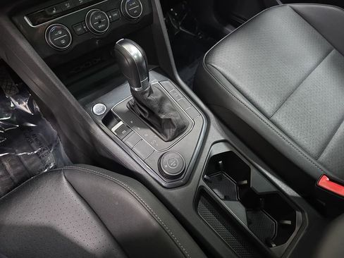 Used 2019 Volkswagen Tiguan SE w/ Panoramic Sunroof Package image 25