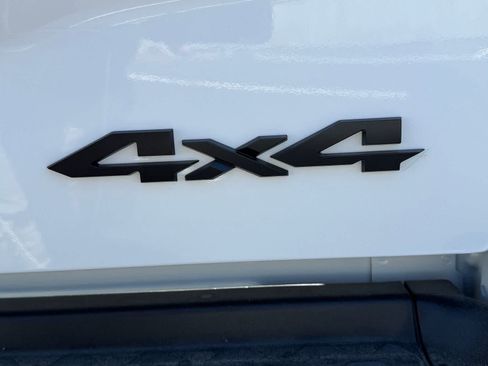 New 2026 RAM 2500 Laramie AWD/4WD image 13