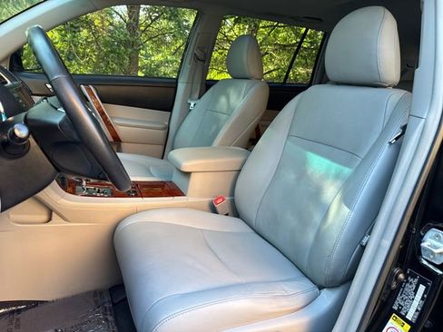 Used 2012 Toyota Highlander Limited w/ Tow Pkg AWD/4WD image 9