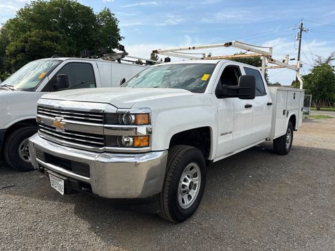 Used 2018 Chevrolet Silverado 3500 W/T RWD image 2