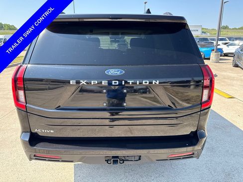 Used 2025 Ford Expedition Active RWD image 9