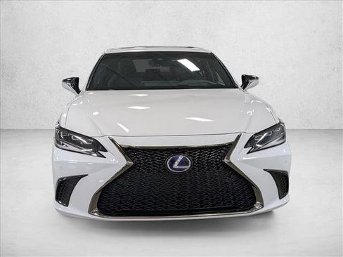 Used 2022 Lexus ES 300h F Sport image 2
