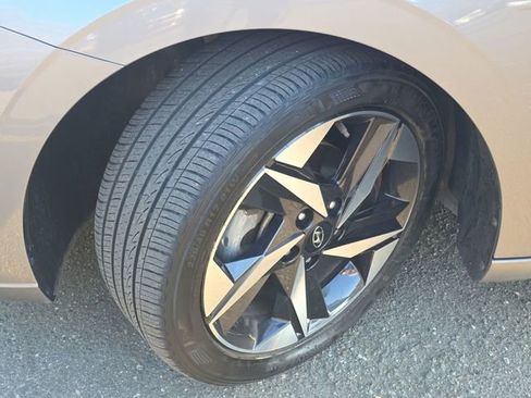 Used 2023 Hyundai Elantra SEL w/ Convenience Package image 43